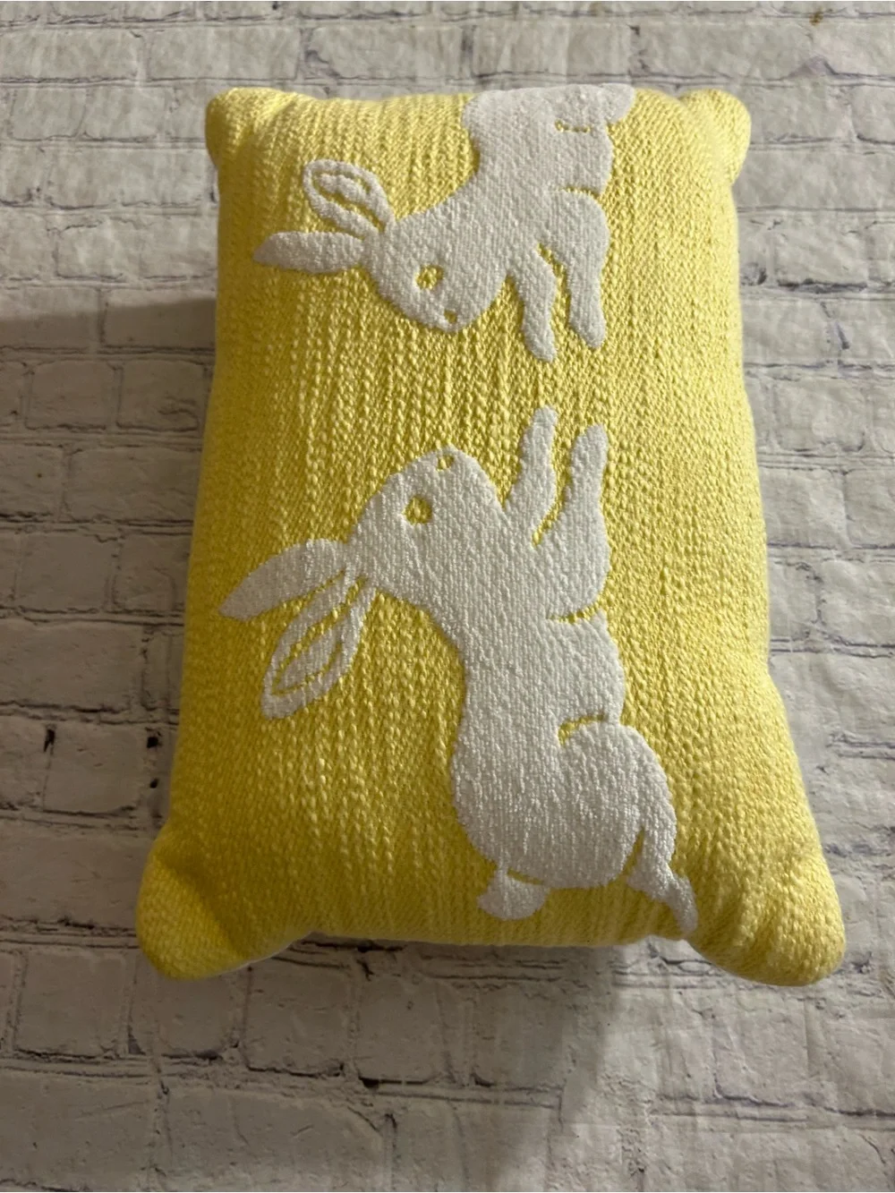 EASTER SPRING ACCENT PILLOW BUNNY RABBITS LUMBAR YELLOW & WHITE (1)